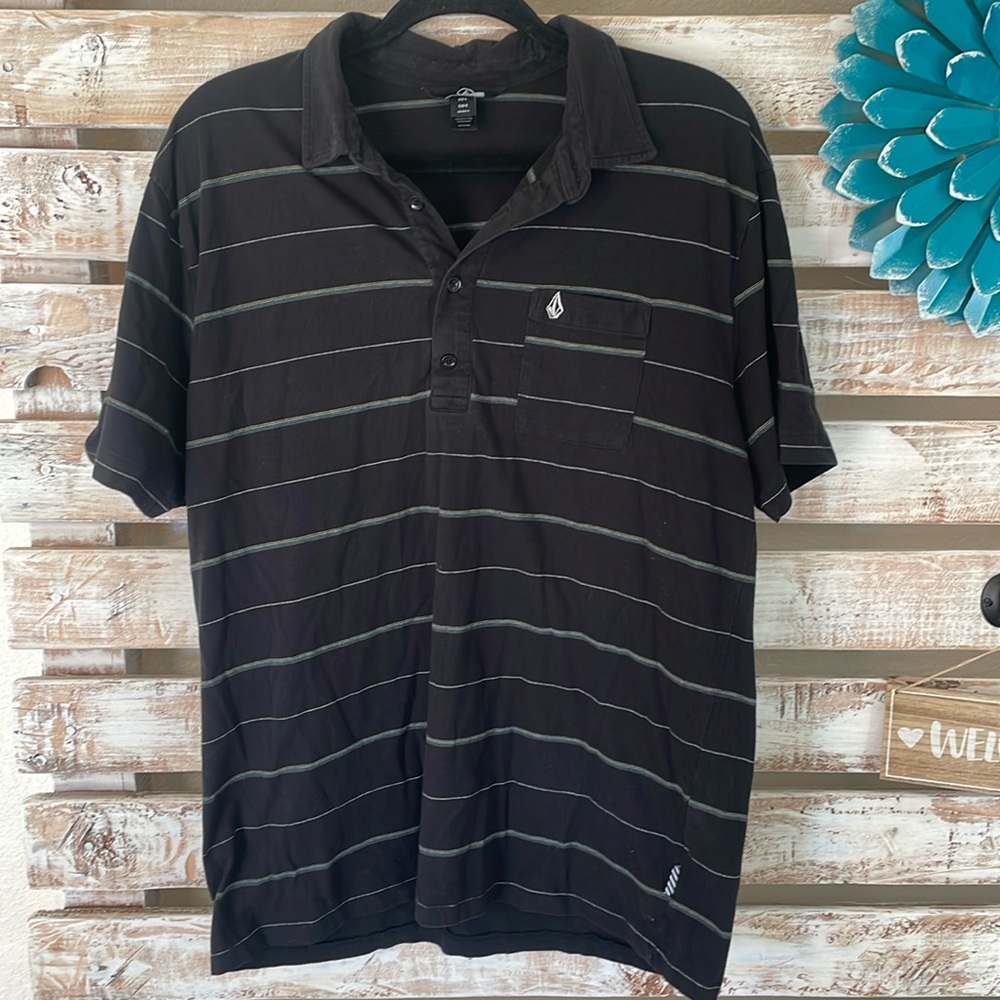 🔥🔥 (3/$20) 
Volcom Men’s Large Collar Shirt Striped